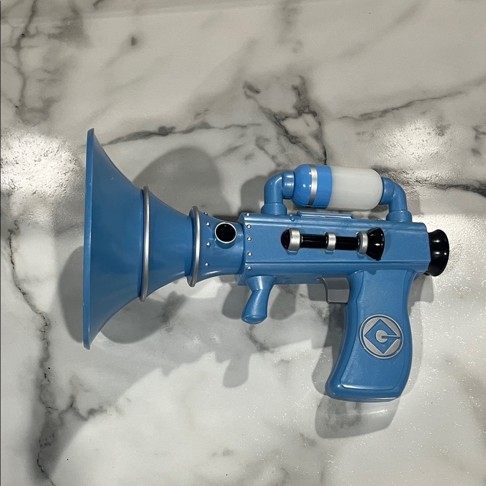 Fart 💨 Blue Toy Blaster Thinkway Toys Despicable Me Minion Fart Blaster toy gun